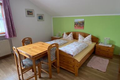 Appartement für 2 Erwachsene und 1 Kind mit Balkon