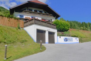 Wohl eingerichtete Wohnung mit eigenem Balkon