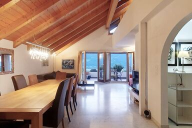 Heidi Holiday - Grand Maisonette-Attica, (Jenins). 5.5-Zimmerwohnung