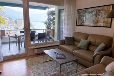 Ferienwohnung mit Terrasse und Blick auf den Yachthafen, Innenpool und Sauna