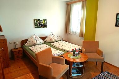 Asbacher Klosterkeller, Familie Stradinger - Doppelzimmer (21qm) im Erdgeschoss