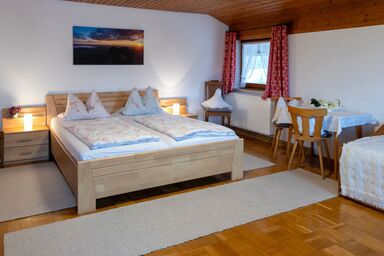 Beim Most`l - Ferienwohnung Wiesenblick, OG, 50 qm, 2 - 5 Pers., 2 sep. Schlafzimmer, Balkon