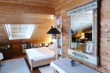 Ferienwohnungen Antl - Ferienwohnung Ost, 40 qm Dachgeschoss, 1 kombiniertes Wohn- und Schlafzimmer