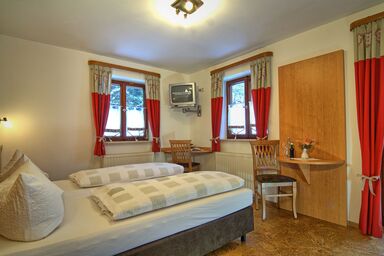 Gästehaus Achental - Doppelzimmer mit Dusche und WC, Balkon oder Terrasse