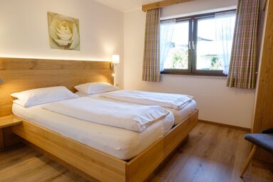 Ferienwohnung Frauendorf - neu renovierte Ferienwohnung Jennerblick mit freiem WLAN, Eck-Balkon, 45 qm