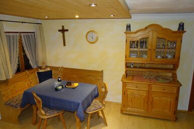 Haus Mitterstang - Ferienwohnung Nr. 1 Bauernstube für 1-4 Pers., 50 m², 2 Schlafzimmer, Wohnraum m. Kochnische, Bk