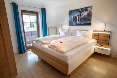 Zaißlhäusl Hof - Chiemgau Karte - Ferienwohnung Nr. 3 mit Bergblick, 62m², moderner Ausstattung und sehr großem Süd-/Ostbalkon