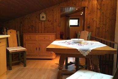 Ferienwohnungen Lärchennest zwischen Chiemsee und Bergen - Ferienwohnung DG für 1-4 Personen (ca. 35 qm)