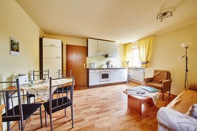 Sonne in Gasteig - Ferienwohnung Vogelgezwitscher, 37 qm, 1 separates Schlafzimmer