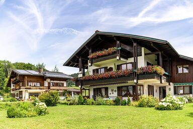 Ferienwohnungen Susanne Schwemmbauer - 2-Raum-Wohnung, Wohnküche, sep. Wohnzimmer u. Schlafzimmer, großem Bad und Infrarot-Wärmekabine