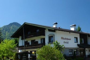 Gästehaus Geist inkl. Chiemgaukarte - Doppelzimmer Nr. 3, Dusche und WC, Balkon
