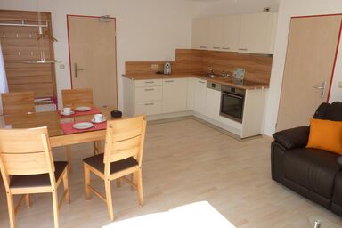 Apartmenthaus Sonnenschein - Chiemgau Karte - Lilien-Apartment für 2 Personen, separates Schlafzimmer, Balkon, 42 m²