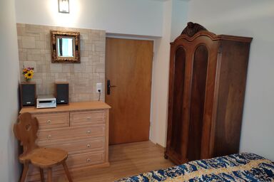 Künstlerhaus Weissgerbergütl - Ferienzimmer Enzian 12 m², ohne Frühstück, Gemeinschaftsküche und -badezimmer