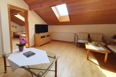 Ferienwohnungen Eibl - Ferienwohnung 1 im DG für 1-4 Personen (90 qm)