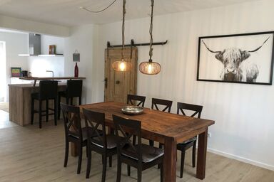 Ferienhaus Surheim - freundliches Ferienhaus- 8 Personen, 130qm, 3 Schlafzimmer, 2 Terrassen, zentral