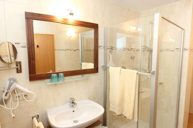 Appartementhaus Würding - Getrennter Wohn-Schlafraum E (59qm) mit Terrasse und Backofen