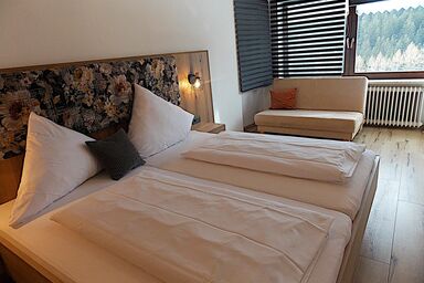 Ferienwohnungen "Dimpfl-Stadl" - Fewo. Enzian 55 qm mit Balkon