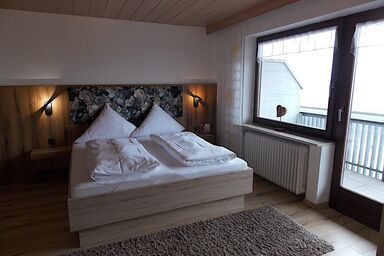 Ferienwohnungen "Dimpfl-Stadl" - Fewo. Osser 55 qm mit Balkon