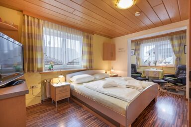 Pension/Ferienwohnung Gästehaus Stern - Doppelzimmer 8 - Harlachberg mit Balkon