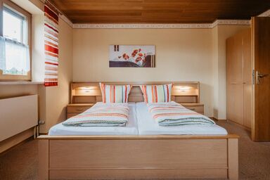 Gäste-Haus Rösch - Dreibettzimmer mit eigenem Bad