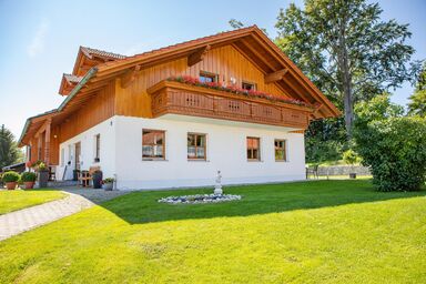 Ferienwohnung Cornelia Frisch - Ferienwohnung (95qm) im 1. Stock mit möbliertem Balkon