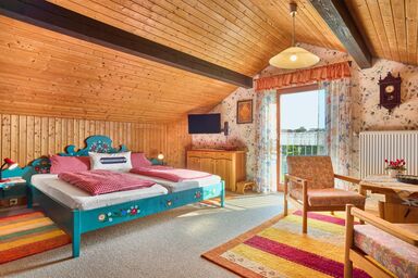 Ferienwohnung Uhrmann Franz - Ferienwohnung 2 im Dachgeschoss mit Blick in den Garten