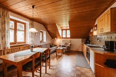 Balsnhof - Ferienwohnung Almwiese (60qm) mit Balkon und zwei Schlafzimmern