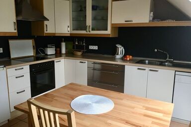 Gästehaus & Ferienhof Hüfner - Ferienwohnung Dorflick mit Badewanne und Dusche