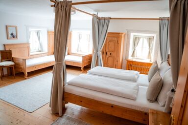 Ferienhof Ederbauer - Doppelzimmer "Himmelbett"
