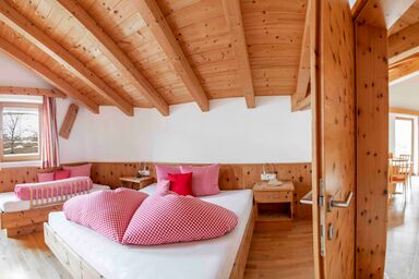 Kinderbauernhof Ierzerhof Pitztal - Zirbentraum