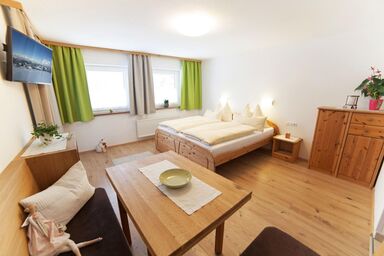 B&B Landhaus Vierthaler - Familienzimmer mit Balkon (2 Erw., 2 Kinder)