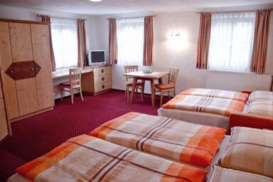 Kleintödling - Vierbettzimmer mit Dusche, WC