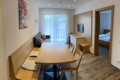 Flora Alpinea - Ferienwohnung, 1 Badezimmer, 2 Schlafräume