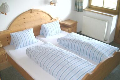 Steinerhof - Dreibettzimmer, Badewanne