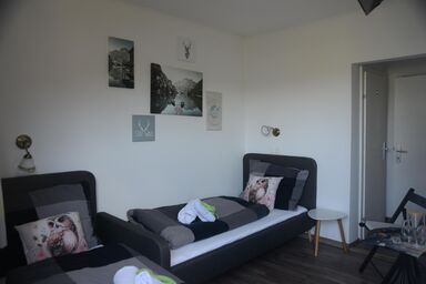 Pension Eule - Zweibettzimmer 9 mit Balkon