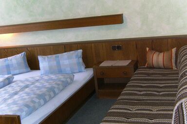 Landhaus Jacobs - Doppelzimmer mit Zustellbett