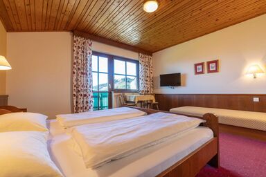 Pension Stoffenbauer - Dreibettzimmer, Dusche, WC, Balkon