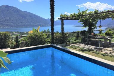 Tessiner Ferienhaus mit toller Panoramasicht, privatem Pool, Garten und Pergola