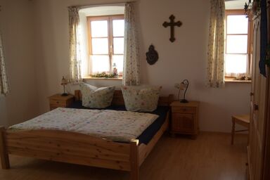 Irgenbauer - Helle Ferienwohnung mit Wohnküche, 2 Schlafzimmern und Balkon