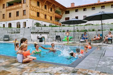 Urlaubshof Kirchmaier - Ferienwohnung Hochfelln, 1-6Pers., 2 sep. SZ, 1.OG, Ostbalkon mit See-& Fernblick