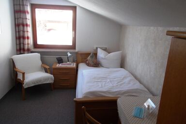 Gästehaus Häuslweber - Einzelzimmer mit Dusche/WC (9)