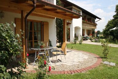 Kleinrachlhof | Chiemgau Karte - Fewo Flieder 50 qm, 1-2 Pers.,Wohn-Schlafr.getr.,Kochnische,eigene Sonnenterrasse