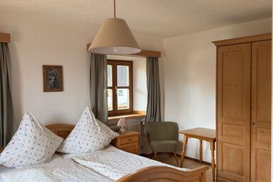 Schwaigerhof Rottau - Ferienwohnung III 58 qm für 4 Pers. 2 sep.Schlafzimmer und Bäder