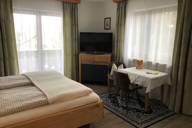 Gästehaus Pöppl - Doppelzimmer Geigelstein, Dusche/WC, Balkon