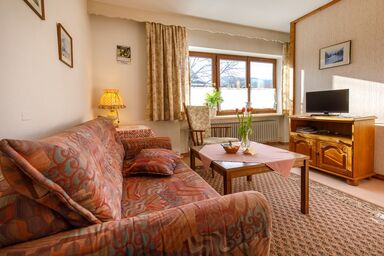 Ferienappartement Weinhart inkl. Chiemgaukarte - Appartement 30qm, Terrasse, Küche extra, 1 Wohn-/Schlafzimmer, max 2 Personen