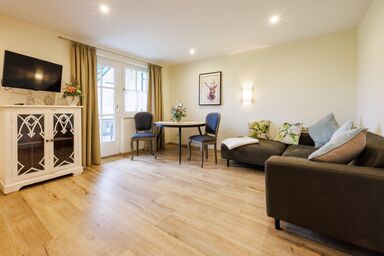 Gästehaus Burghartswieser inkl. Chiemgaukarte - Fewo Sonntagshorn 44qm, Balkon, 1 Wohnzimmer, 1 Schlafzimmer, Kochnische, WLAN