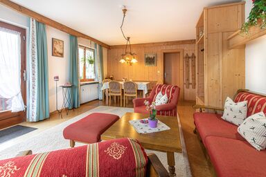 Ferienwohnung Ringsgwandl inkl. Chiemgaukarte - Ferienwohnung Rosenquarz 70qm, Balkon, Küche, 2 Schlafzimmer, 1 Wohnschlafzimmer