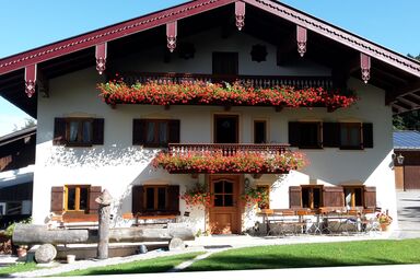 Bojernhof inkl. Chiemgaukarte - Alm1 Ferienwohnung 47qm, Balkon, 2 Schlafzimmer, Wohnzimmer, WLAN, max 4 Pers.
