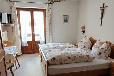 Ingerlhof - Chiemgau Karte - Doppelzimmer Nr. 4 mit Dusche und WC und Balkon