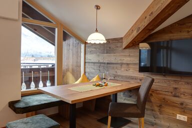 Gasthof-Appartements Vroni - Chiemgau Karte - Panorama-Appartement 6 für 4 Personen, Wohn-Schlafraum, Süd-Balkon, 53 m²